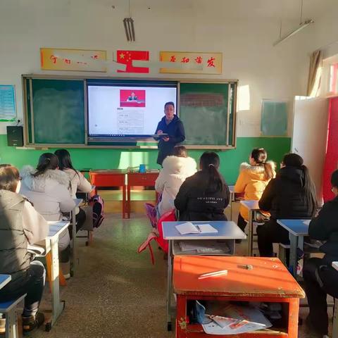 “擘画新蓝图 迈向新征程 ”落实会议精神——停驷头小学教师学习复兴区教育高质量发展大会精神