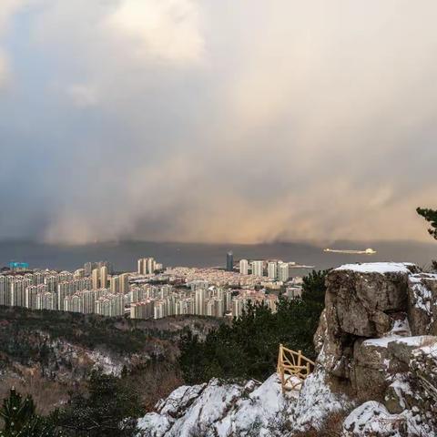 烟台雪（上平十灰。中伏大热，发个凉爽的。）