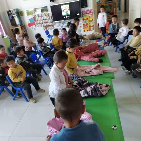 克孜勒阿瓦提乡中心幼儿园中班组 ——《自理自立，快乐成长》