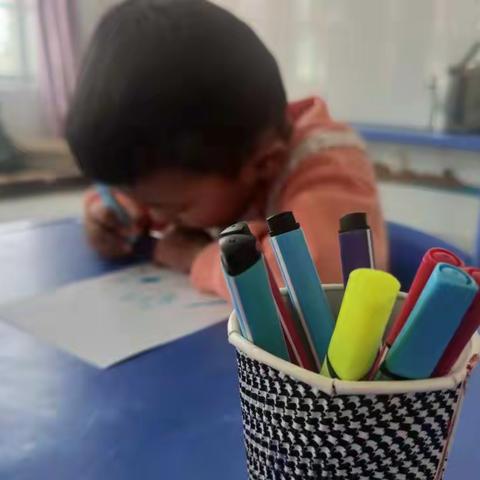 克孜勒阿瓦提乡中心幼儿园小一班小朋友新入园的第一周《我适应了幼儿园生活》