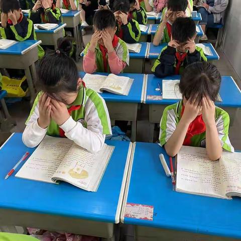 春夏之交，花儿竟相开放，万物一派生机勃勃！教学相长，寓教于乐，寓教于学，欢迎来到203班尤老师的公开课！