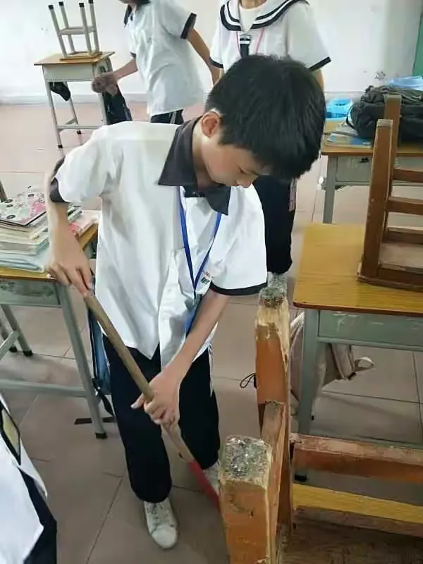 仁荣中学创文创卫"全民大清洁"活动