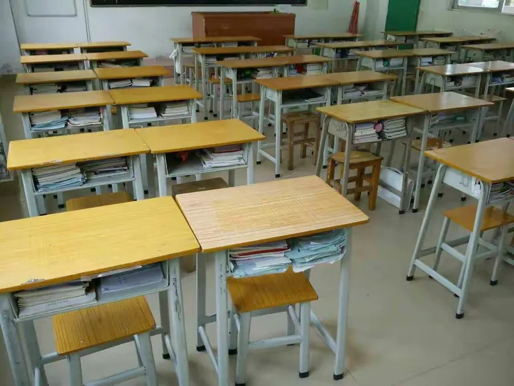 仁荣中学创文创卫"全民大清洁"活动