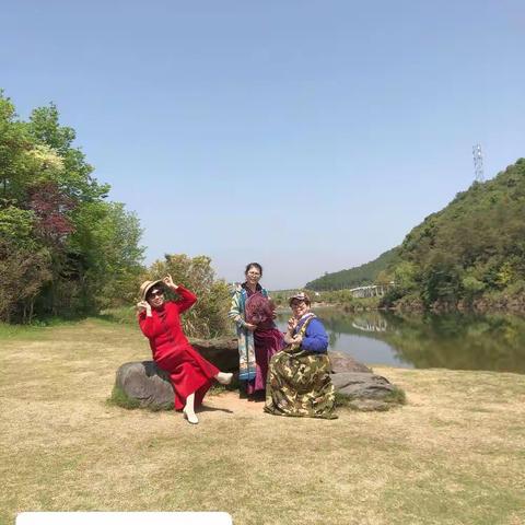 四月好天气，我们都是60后的美女。😁👍
