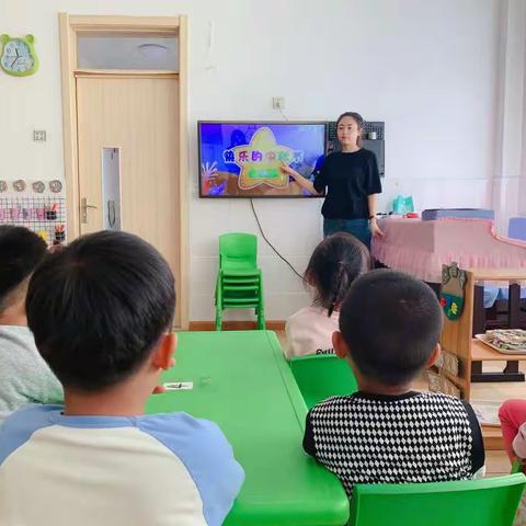 “又是一年金秋月，欢天喜地迎中秋。”——根河市第二幼儿园大二班主题教育活动