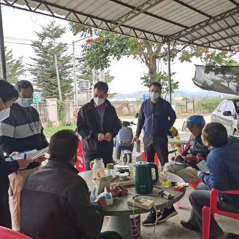 区人社局深入南山村等区重点征拆项目开展被征地农民养老保险政策暨城乡居民养老保险参保缴费政策宣传工作