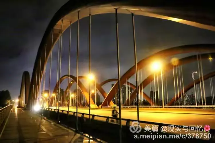 夜色秦淮河上的江宁彩虹桥