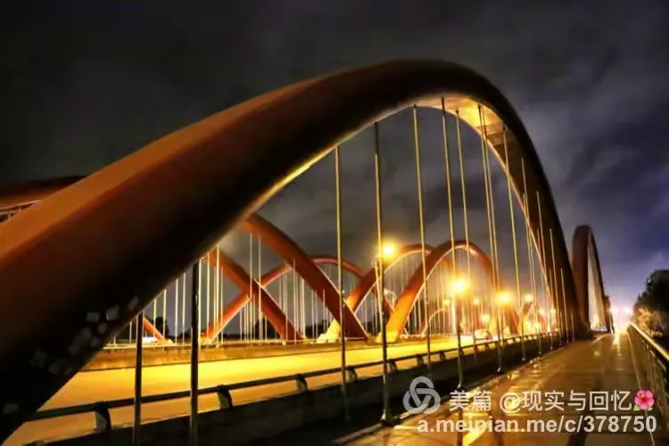 夜色秦淮河上的江宁彩虹桥