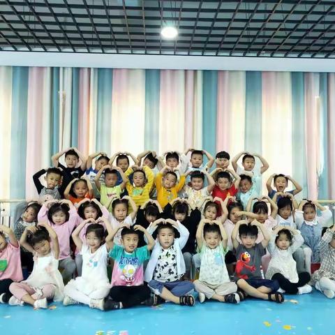 爱上幼儿园 💕         快乐“美”一天