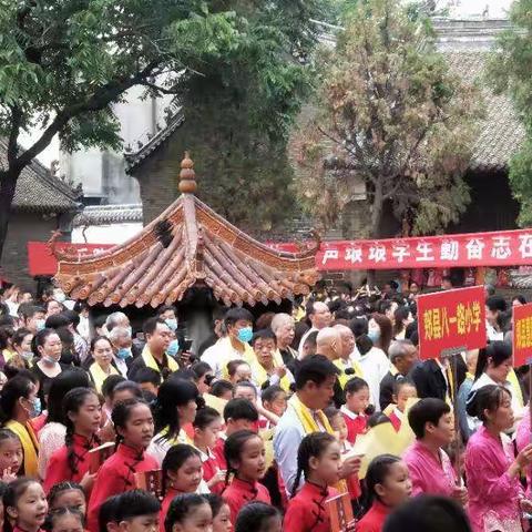 祝贺孔子诞辰2571周年我校四三班学生积极准备舞蹈《精忠报国》