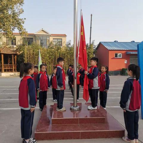 九九重阳节  浓浓敬老情  ——鸡泽县第七实验小学升旗仪式