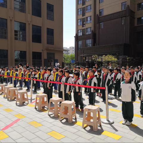 童心向党，唱响红歌——迎春路小学迎“五一”歌咏比赛