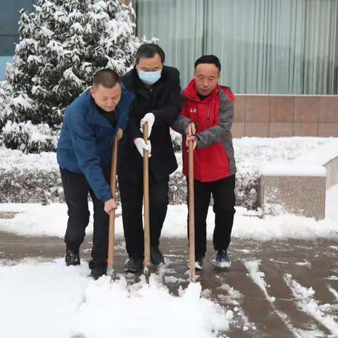 冬雪是景，除雪是情！——西滑封村志愿除雪风采