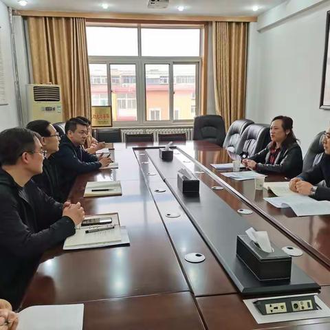 区纪委常委杨莹一行到天桥东街街道督导疫情防控工作