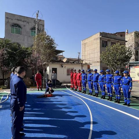 学习战法战术，提升打赢能力——蓝田大队新民街消防救援站邀请民间救援队开展交流学习