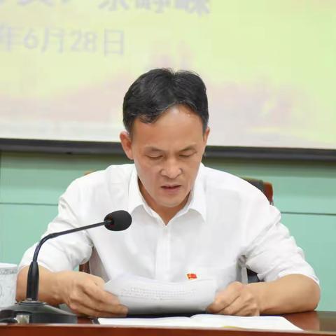 县教育局党建指导员余峥嵘到东源小学开展党史学习宣讲活动