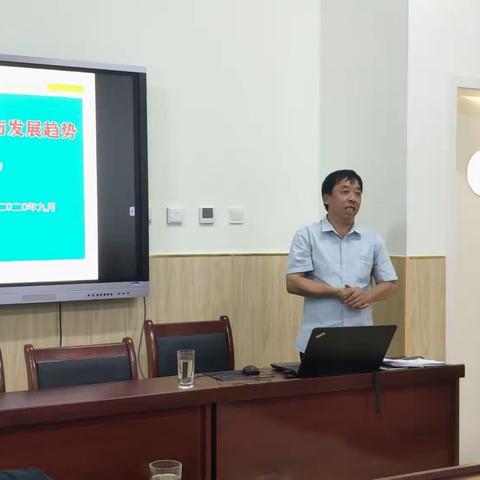 解码趋势，把握方向――县教研室王艳青老师至大堡头联校指导语文教学工作