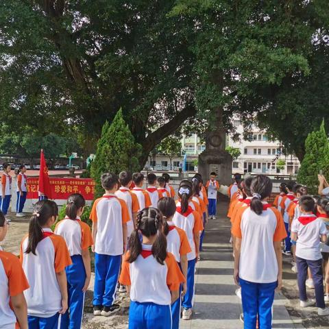 开平市苍城镇中心小学“纪念抗日战争胜利，铭记历史，珍爱和平”扫墓活动