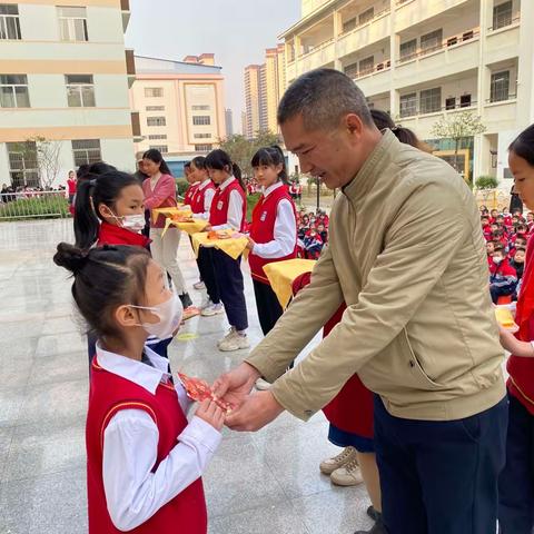 阳春三月花纷飞，奋蹄扬鞭正当时一一百色市右江区迎龙第一小学2023年春季学期第四周工作小结