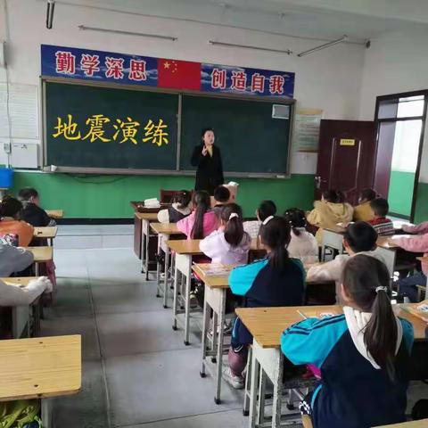 湾漳营学校举行地震应急演练