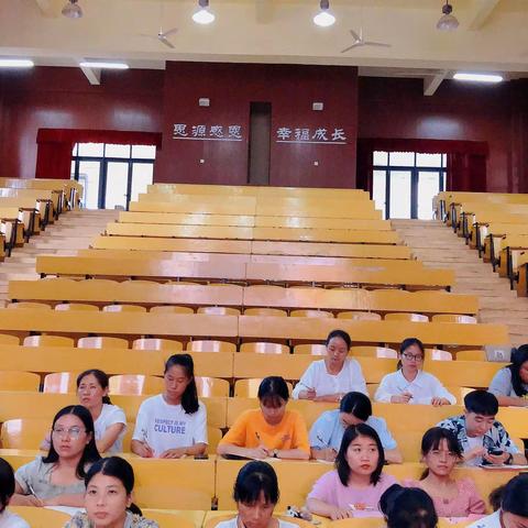 兰香溢四野         青蓝情意长