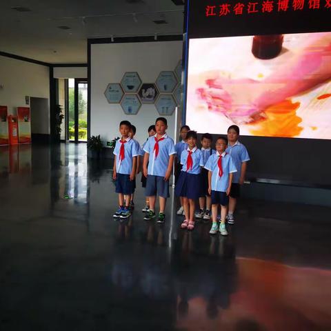 追寻红色记忆，传承红色基因——【能仁小学三（3）班•七彩鸟中队•暑假活动】