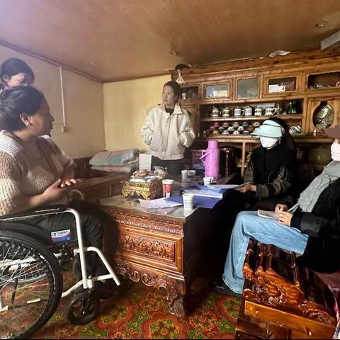 团县委到德荣玛乡贫困学生家入户慰问