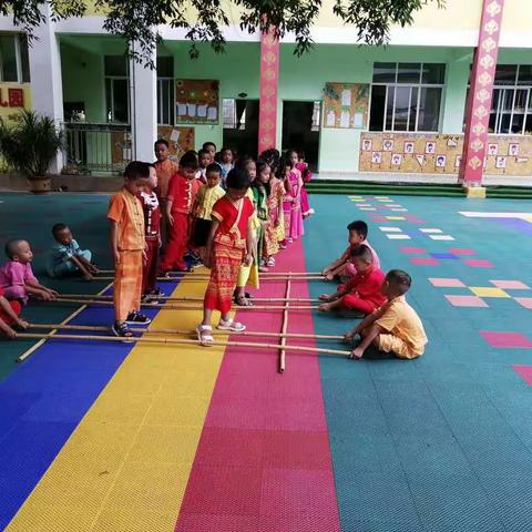 “快乐童年，感恩遇见”———回顾小天使幼儿园大一班的快乐时光。