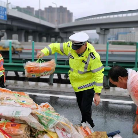 【西安公安交警高交大队】早发现  快处置   全力保障涉赛车辆安全通行