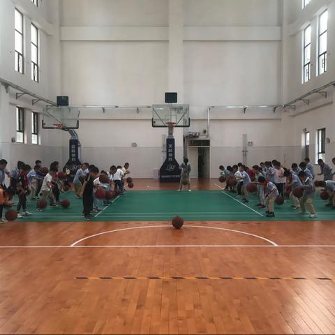 泰华实验小学周二篮球特长课