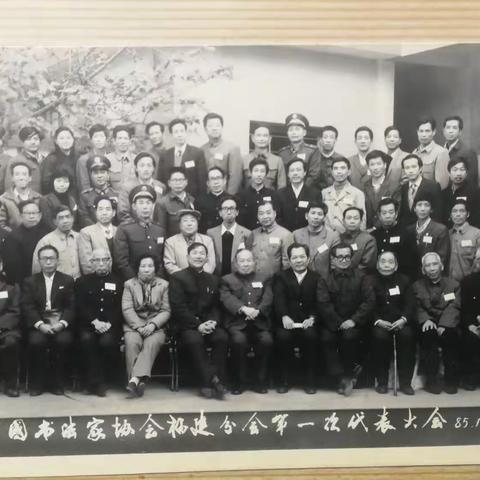 父亲刘国梁，书法家，1980年龙岩地区成立书法篆刻研究会，父亲任理事长（后改称闽西书法家协会主席，至1990年）