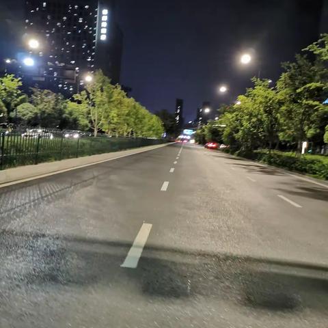 【秋夜归路】