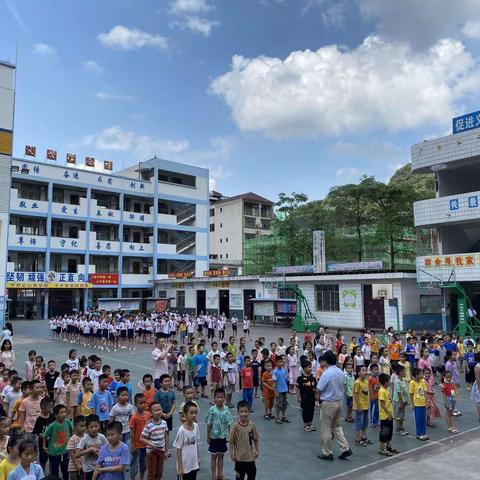 童心向着党    追梦新时代