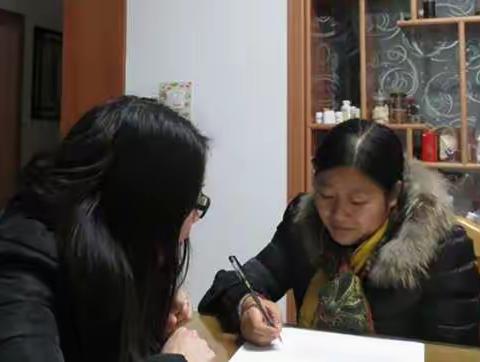 太原街街道中华社区开展垃圾分类入户宣传志愿活动