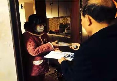 太原街街道中华社区开展垃圾分类入户宣传活动