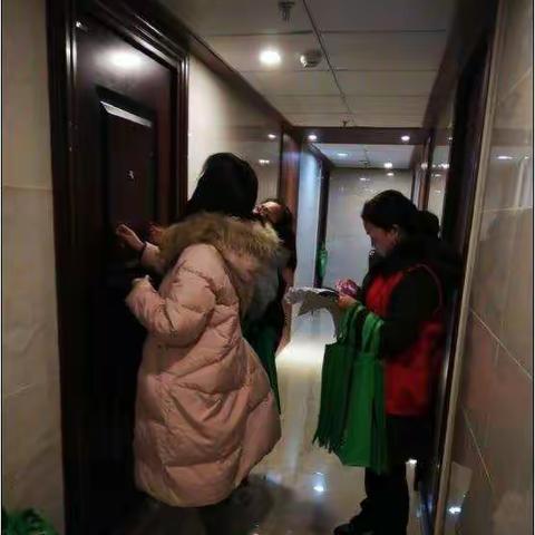 太原街街道中华社区开展垃圾分类入户宣传