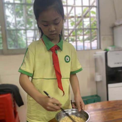 爱劳动的三3班孩子们