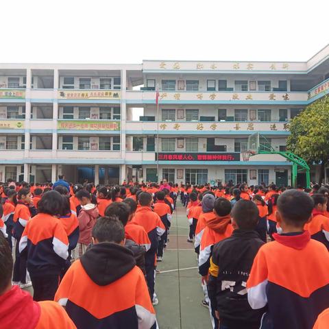 传承红色基因   做雷锋式好少年——大新县桃城镇中心小学开展雷锋志愿服务月活动