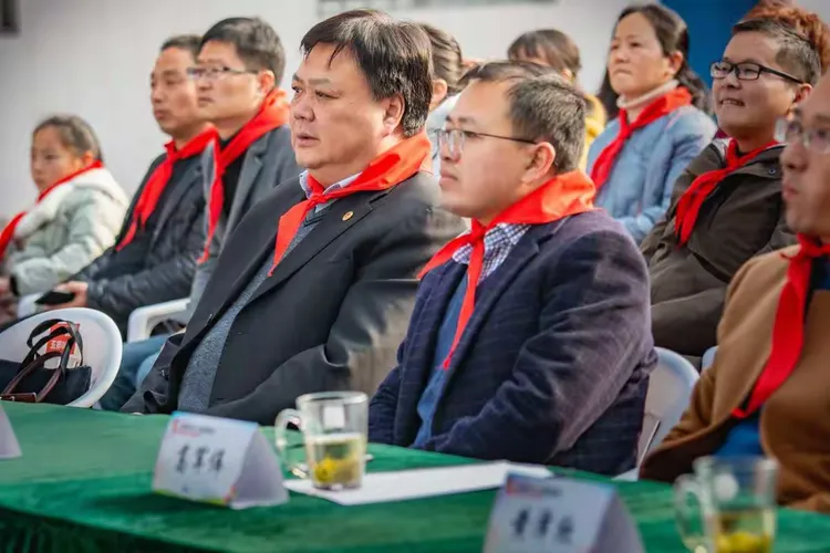 出席今日成立仪式的领导有:市委常委,宣传部部长张爱文,市委办公室副