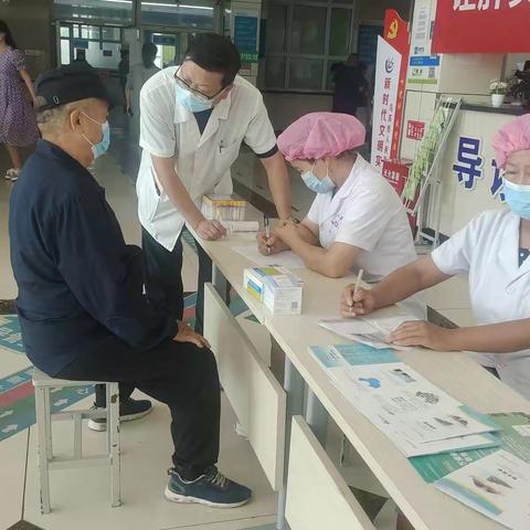 让肝炎防治服务  更加贴近你我   ——世界肝炎日乌苏市人民医院在行动