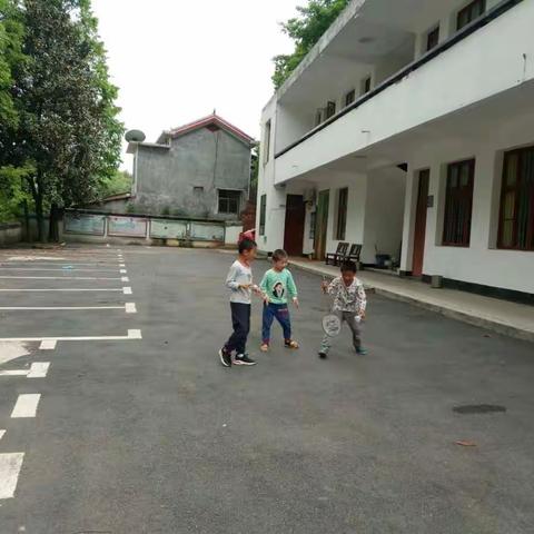 “雷锋号”青少年关爱家园之环保知识大学堂