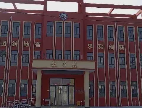 刘家庄小学2022年秋季招生开始啦，请适龄儿童家长携带户口本和儿童预防接种证到刘家庄小学报名。