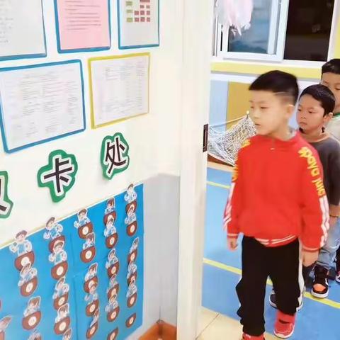 西安经开红叶幼儿园大二班一周活动之区域活动