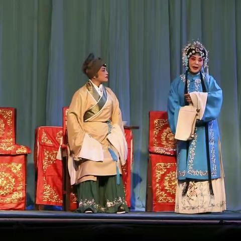 济南市豫剧团深入演出一线，热火朝天地拉开了“复演”的序幕，开展“一村一年一场戏”文化惠民活动