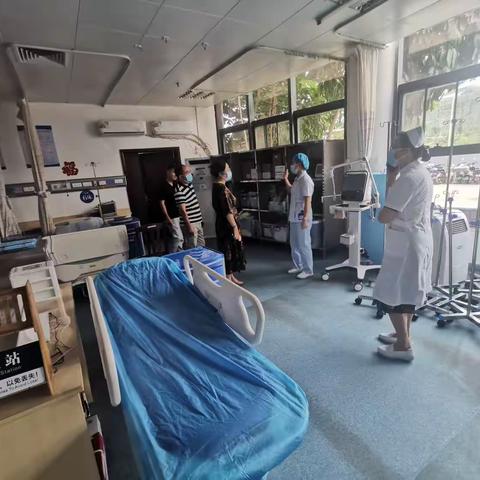 排查隐患，确保安全--医务科、质控科、护理部等部门联合对全院各科室医疗安全工作进行大排查。