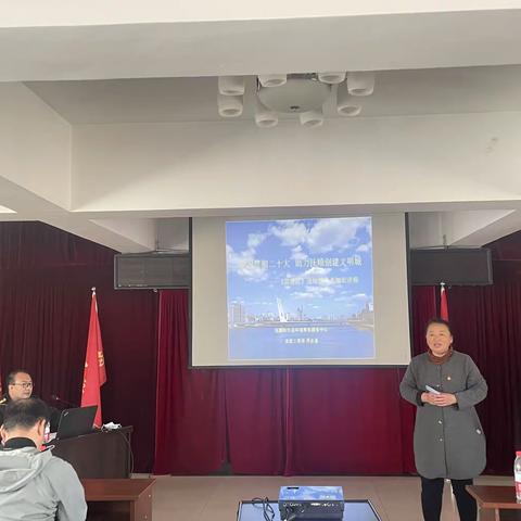 学法用法加油干 助力创建文明城