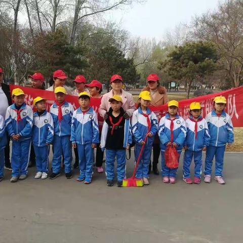 华龙区实验小学二年级二班大手拉小手志愿者活拉开大幕啦