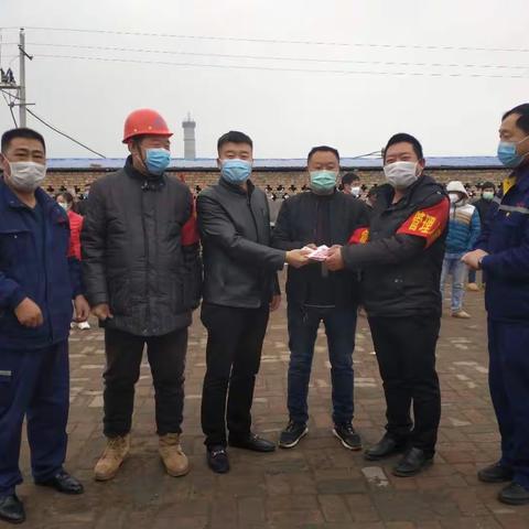 2020年3月2日潞宝工程部针对疫情期间各施工单位复工复产进行专项检查并对外来务工人员发放疫情补助