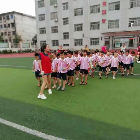 天使之翼幼儿园毕业班的小盆友去五一路小学体验小学生活有感