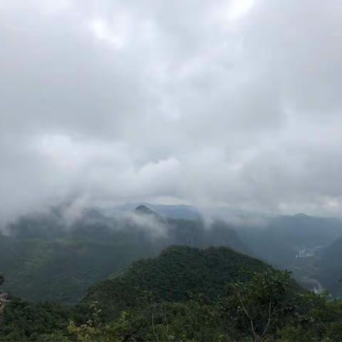 2018年6月24日领队90度带领诸讥的驴友和浦江的老驴们再次踏上马领开展了80米岩降和横渡活动